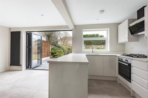 11 Follett Close, Old Windsor, Windsor, SL4 2NZ