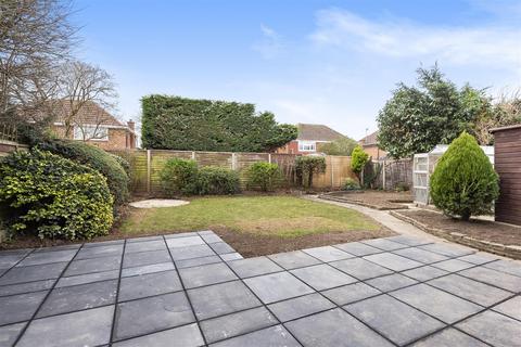 11 Follett Close, Old Windsor, Windsor, SL4 2NZ