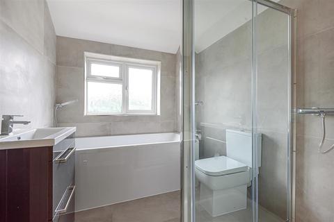 11 Follett Close, Old Windsor, Windsor, SL4 2NZ