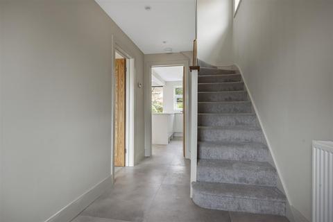 11 Follett Close, Old Windsor, Windsor, SL4 2NZ
