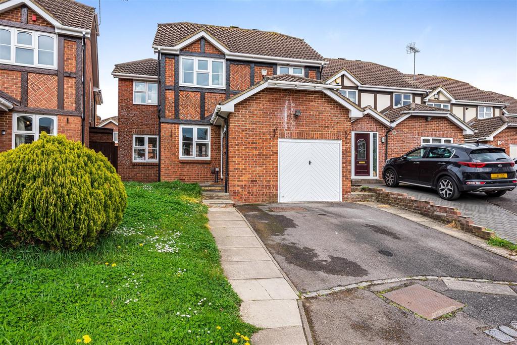 Stonebridge Field, Eton, Windsor 3 bed detached house £570,000