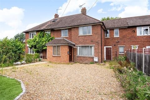 15 Tudor Way, Windsor, SL4 5LT