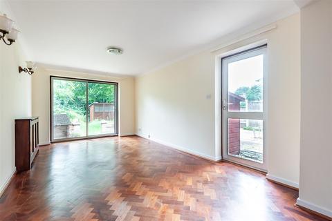 15 Tudor Way, Windsor, SL4 5LT