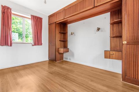 15 Tudor Way, Windsor, SL4 5LT