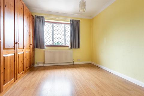 15 Tudor Way, Windsor, SL4 5LT