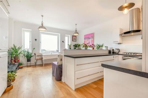 2 bedroom flat for sale - Clarence Parade, Southsea