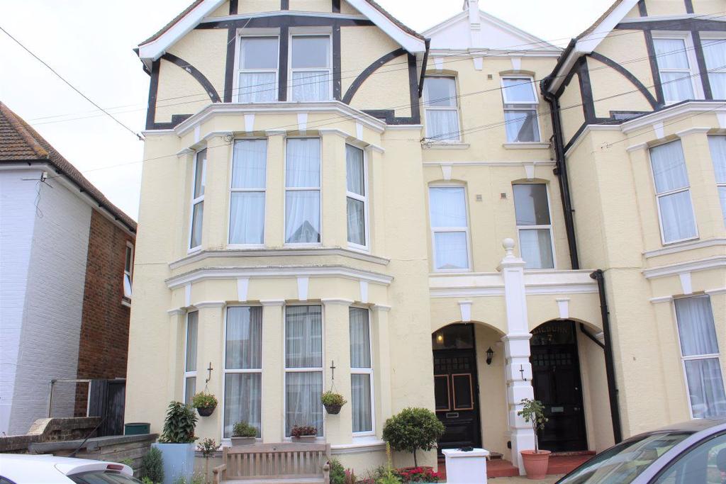 Albany Road, Bexhill on Sea 2 bed flat £825 pcm (£190 pw)