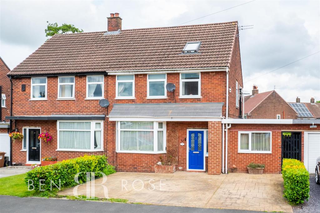 Leadale Road, Leyland 5 bed semidetached house £200,000