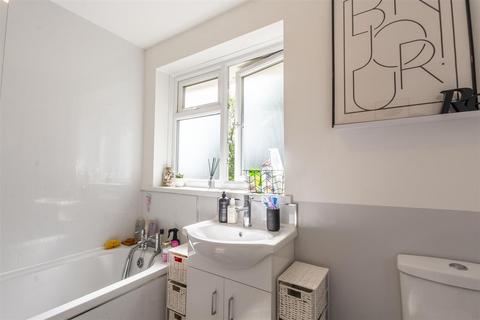 61 Birchfield Road, Arnold, Nottingham, NG5 8BJ