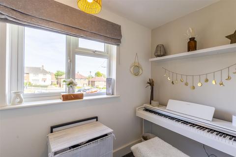 61 Birchfield Road, Arnold, Nottingham, NG5 8BJ