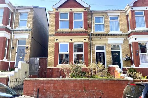 4 bedroom end of terrace house for sale - York Place, Barry
