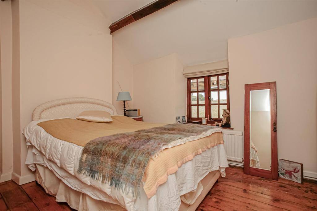Bedroom 1.jpg