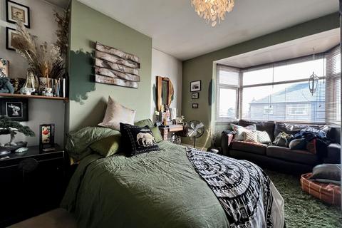 3 bedroom flat for sale - Chillingham Road, Heaton, Newcastle upon Tyne
