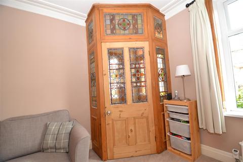 5 Beaconsfield Road, Clayton, Bradford, BD14 6LQ