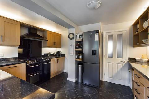 17 Albatross Gardens, Selsdon, South Croydon, CR2 8QW