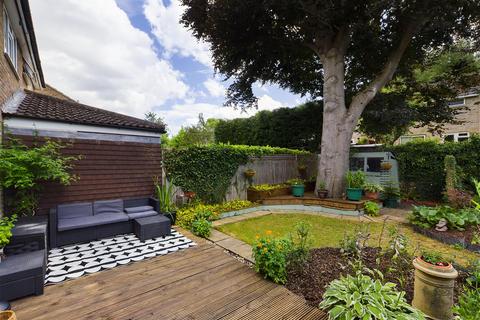 17 Albatross Gardens, Selsdon, South Croydon, CR2 8QW