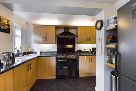 17 Albatross Gardens, Selsdon, South Croydon, CR2 8QW