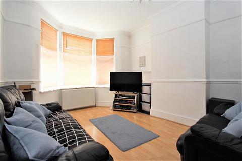 33 Warwick Road, Chingford, London, E4 8NN