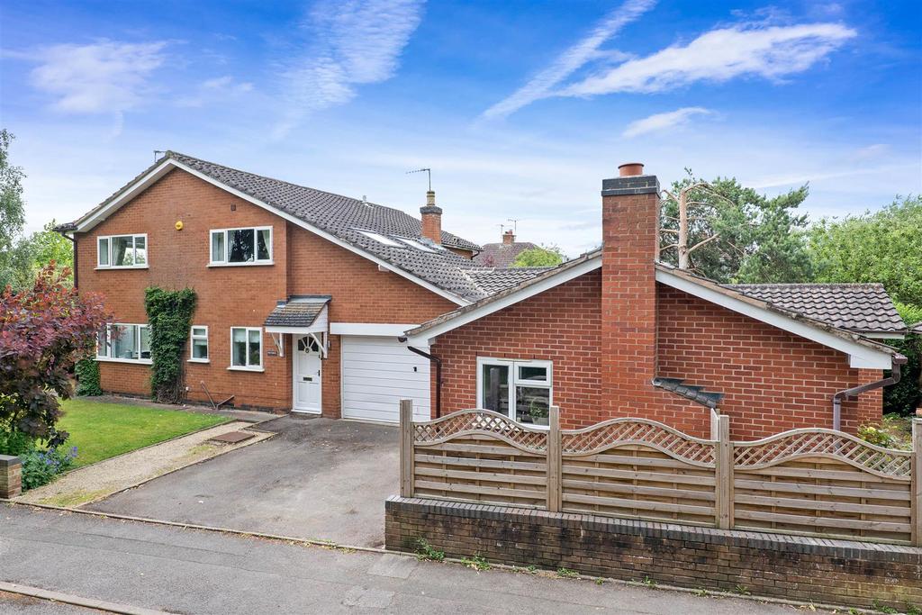 The Stables, Paddock Lane, StratfordUponAvon 5 bed detached house for