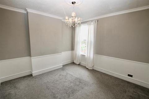 2 bedroom flat to rent - Leigh Hall Road, Leigh-On-Sea