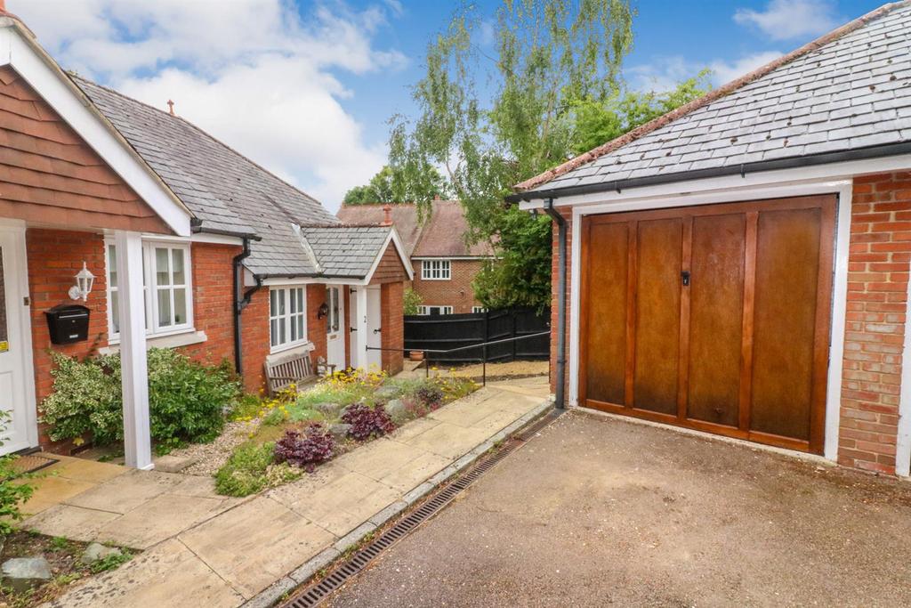 Church Place, Welwyn Village, Herts, AL6 2 bed bungalow £535,000