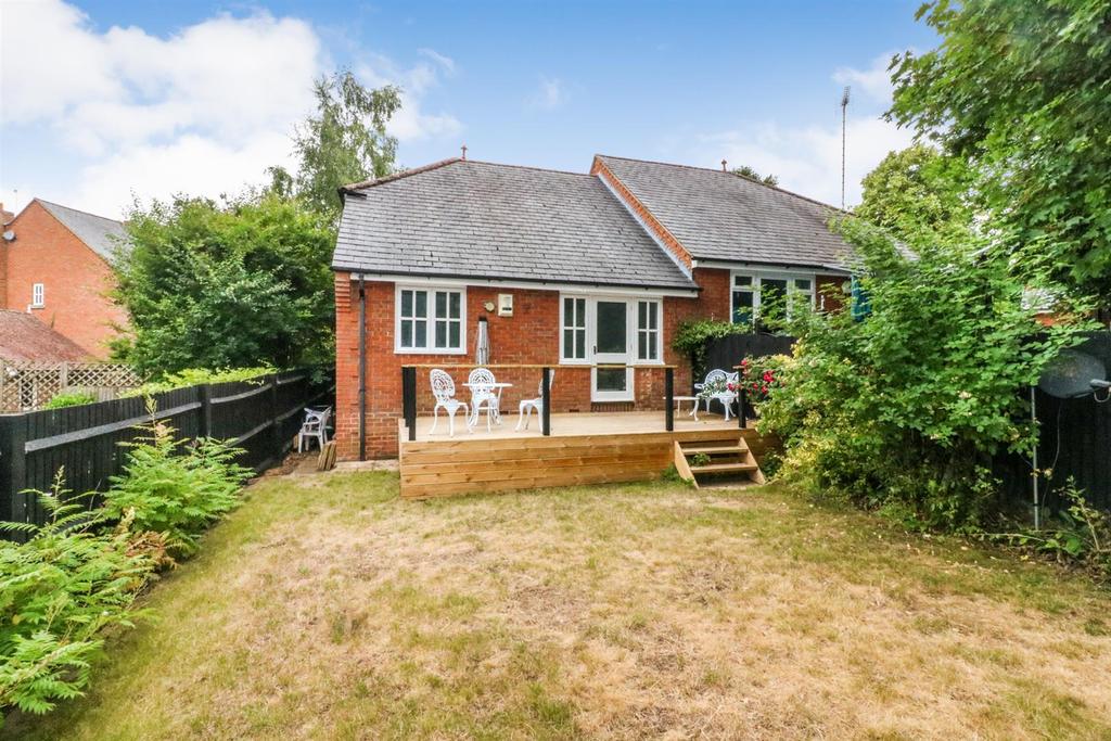 Church Place, Welwyn Village, Herts, AL6 2 bed bungalow £535,000