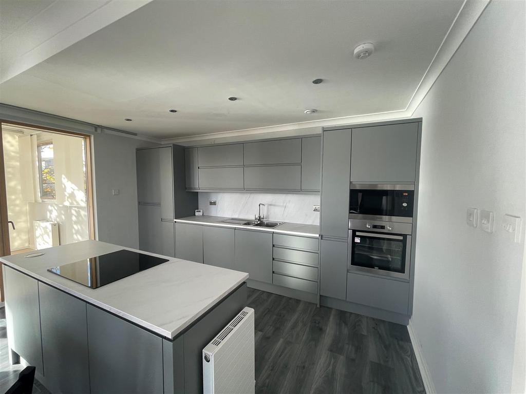 Kitchen (1).jpg