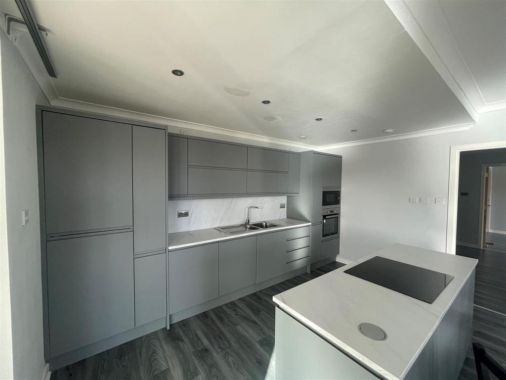 Kitchen (2).jpg
