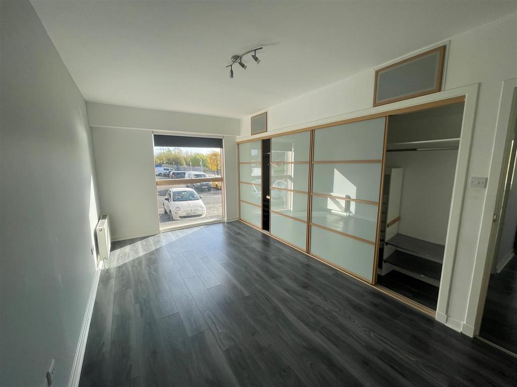 Bedroom 1.jpg