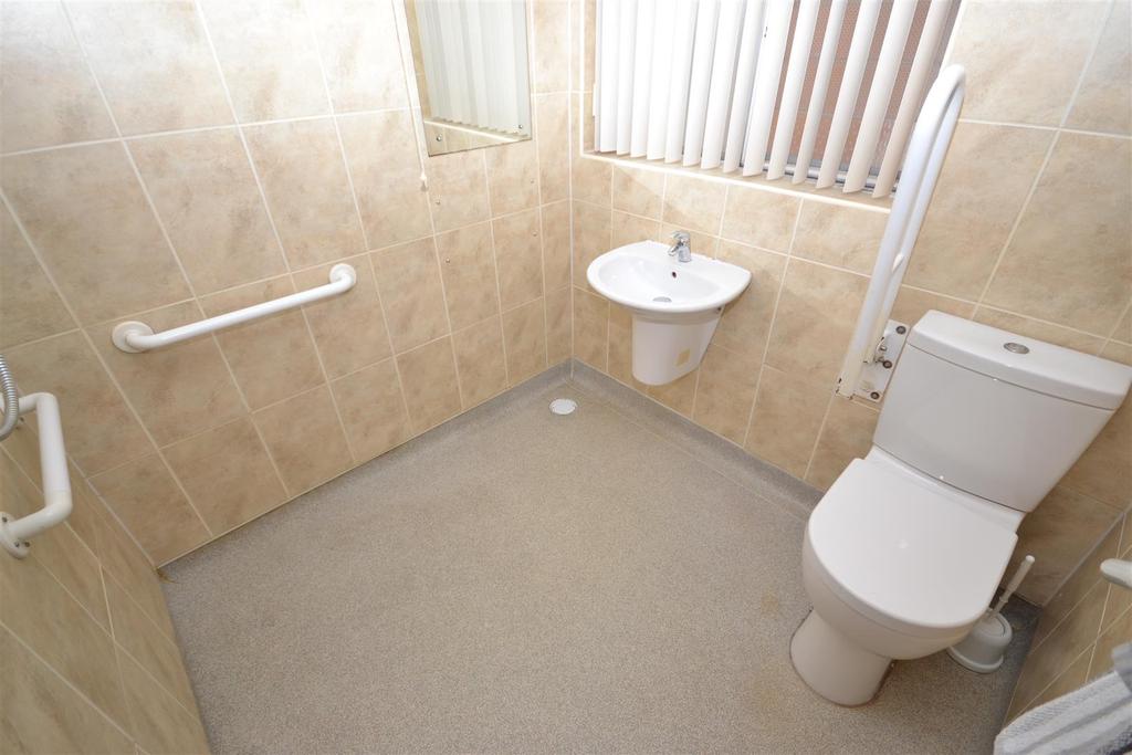 17barlane WETROOM.JPG