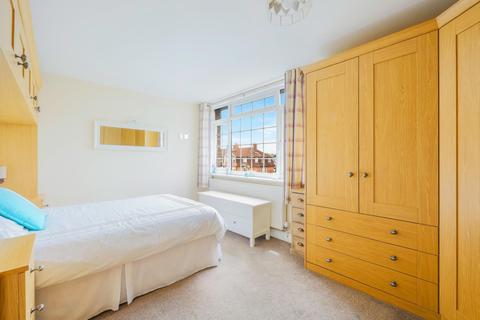 2 bedroom flat for sale - Stoneleigh Broadway, Stoneleigh