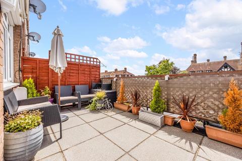 11a Stoneleigh Broadway, Epsom, KT17 2JA