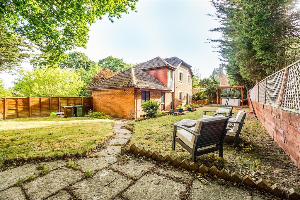 Fairfield Chase, BexhillOnSea 4 bed detached house £539,000