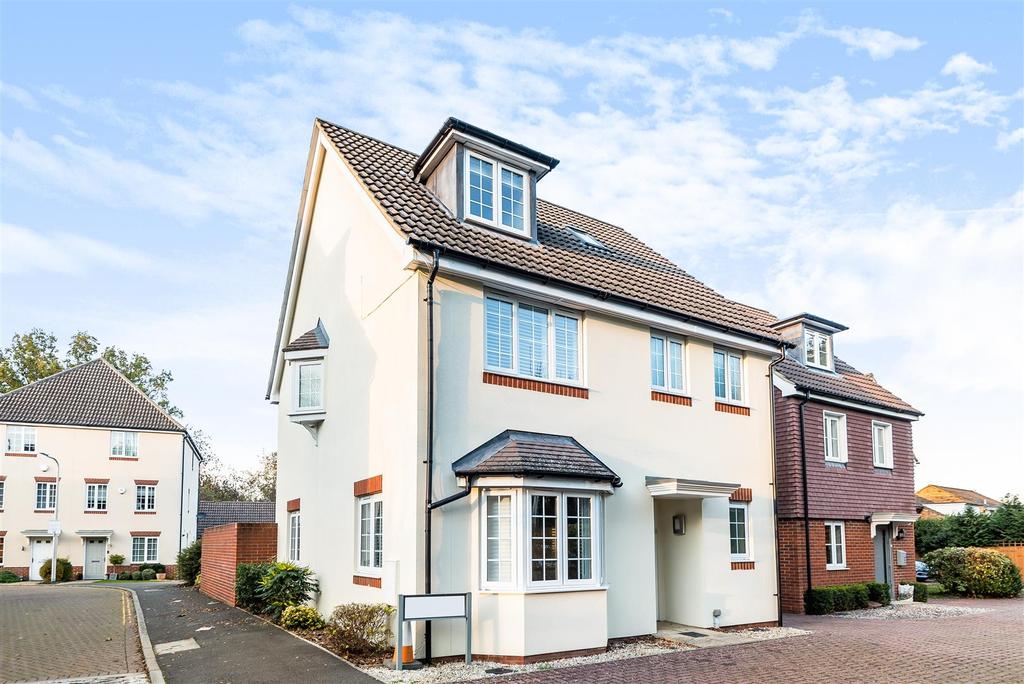 Wayside, Winnersh, Berkshire, RG41 1AD 4 bed detached house for sale