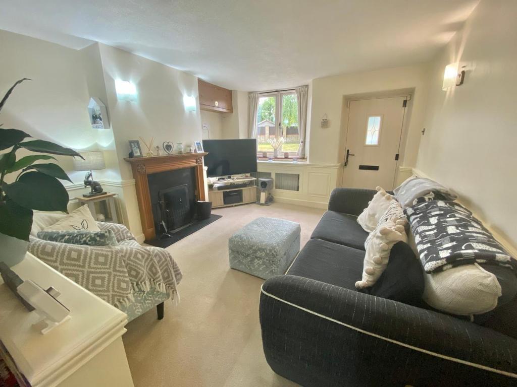 Kennel Terrace, Brixworth, Northamptonshire, NN6 2 bed terraced house