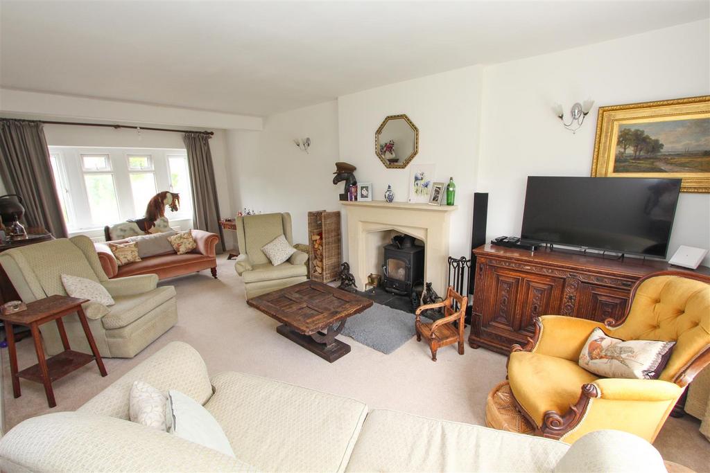 Manor Road, Keynsham, Bristol 4 bed detached house £750,000