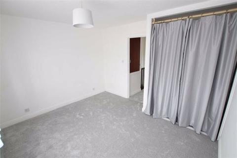 6 Chestnut Close, Flint, CH6 5YS