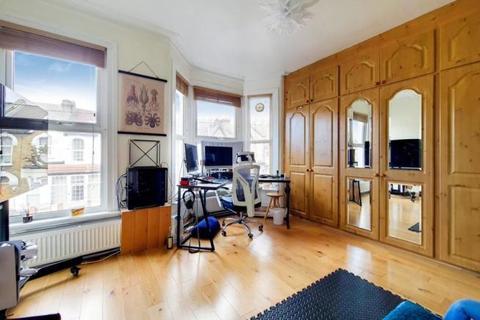 38 Glenthorne Road, London, E17 7AR