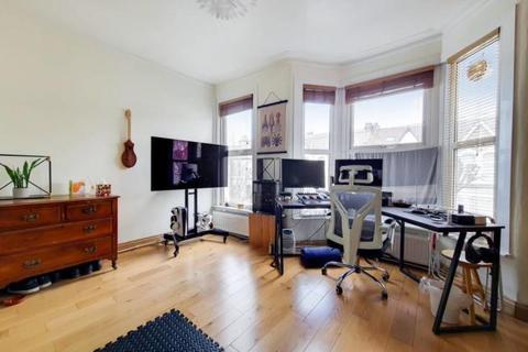 38 Glenthorne Road, London, E17 7AR