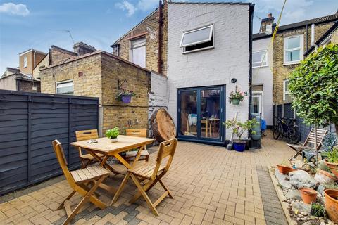38 Glenthorne Road, London, E17 7AR
