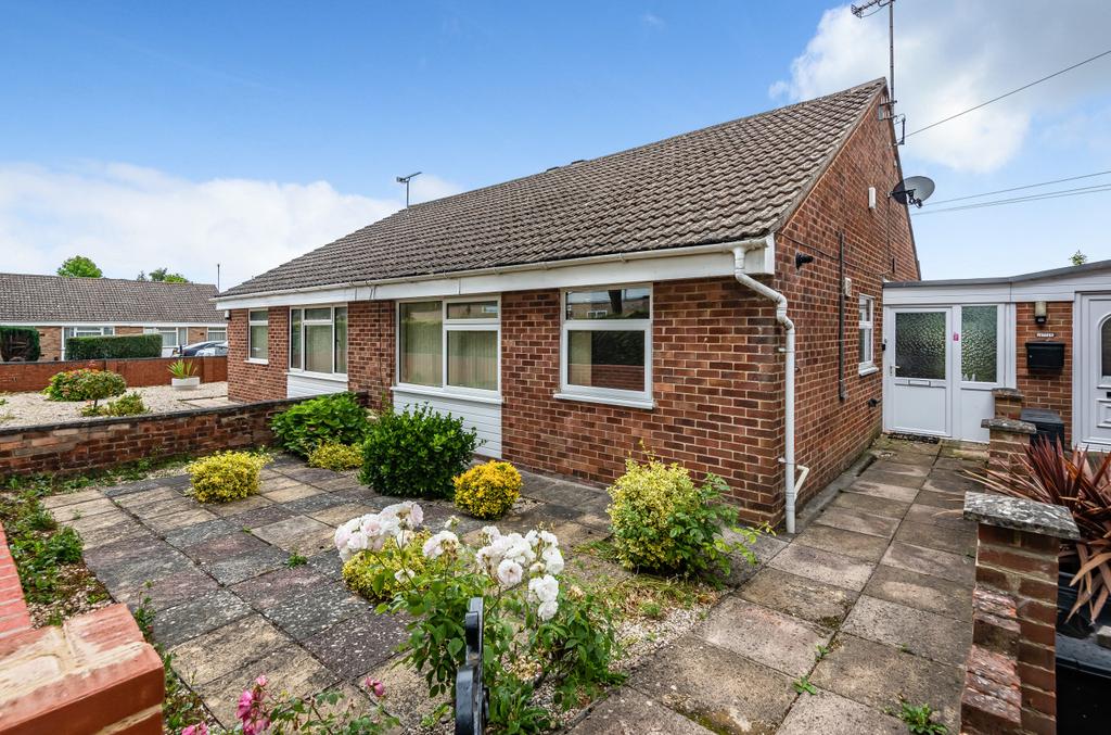 Byron Avenue, Royal Wootton Bassett, SN4 2 bed bungalow for sale £250,000