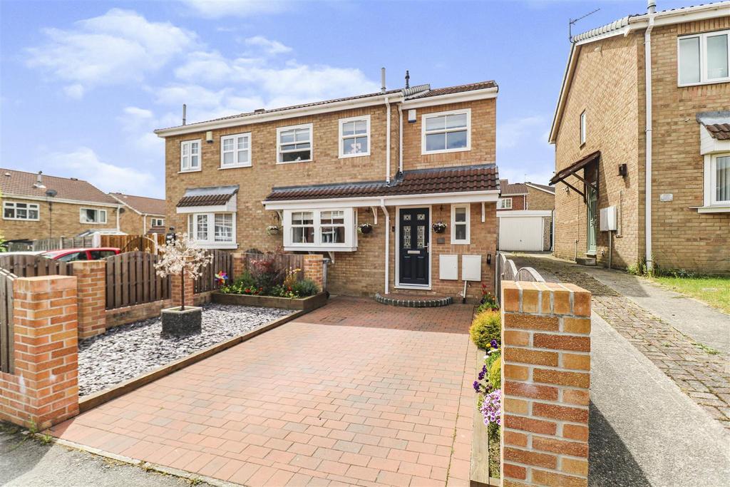 Pagnell Avenue, Thurnscoe, Rotherham 3 bed semidetached house for sale