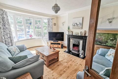 39 Blenheim Chase, Leigh-on-sea, SS9 3BZ