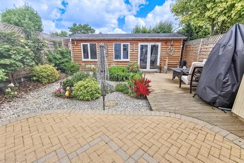 39 Blenheim Chase, Leigh-on-sea, SS9 3BZ