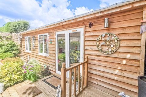 39 Blenheim Chase, Leigh-on-sea, SS9 3BZ