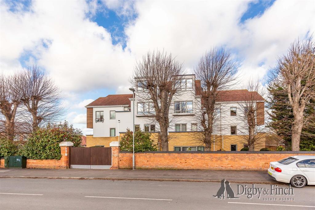 Oakfield, RadcliffeOnTrent, Nottingham 2 bed apartment £300,000