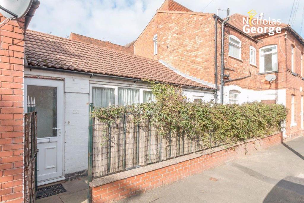 Bournville lane, Stirchley, B30 2LP 1 bed flat £550 pcm (£127 pw)