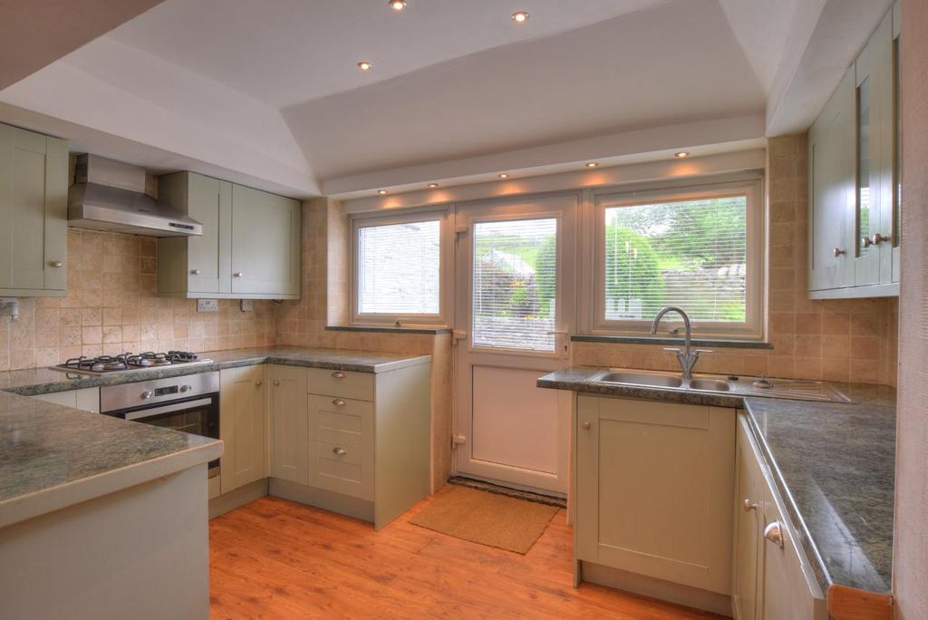 Red Lees Road, Cliviger 2 bed terraced house for sale £160,000