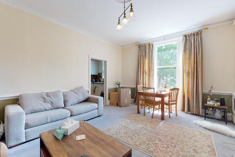 2 bedroom flat to rent - Elsham Road
