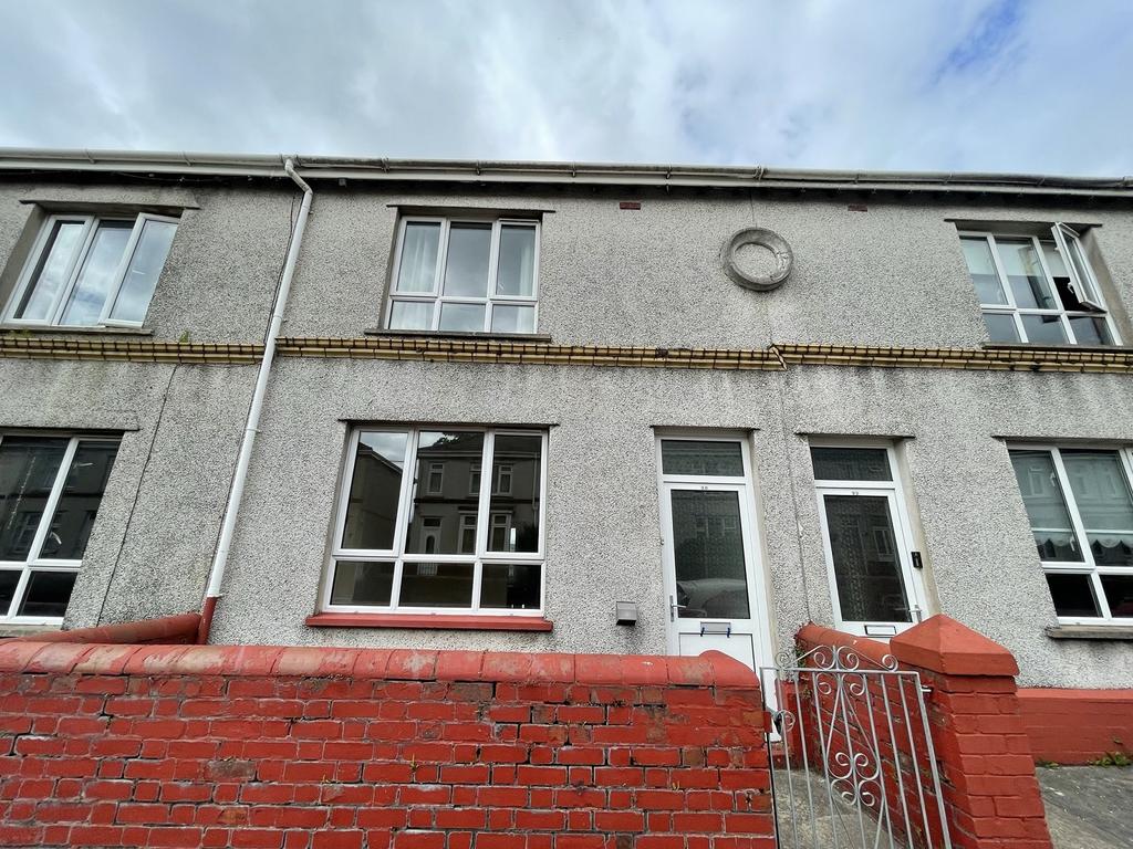 Wallace Road, Neath, Neath Port Talbot. 2 bed terraced house £575 pcm